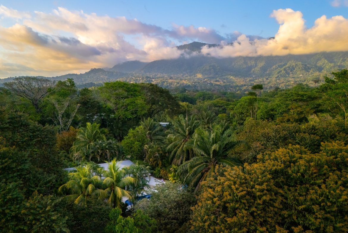 CASA SIRENA PROPERTY WITH TWO BEDROOM IN THE MIDDLE IN THE NATURE, IN OJOCHAL – 1.3 ACRES, Uvita, Costa Rica — photo 1