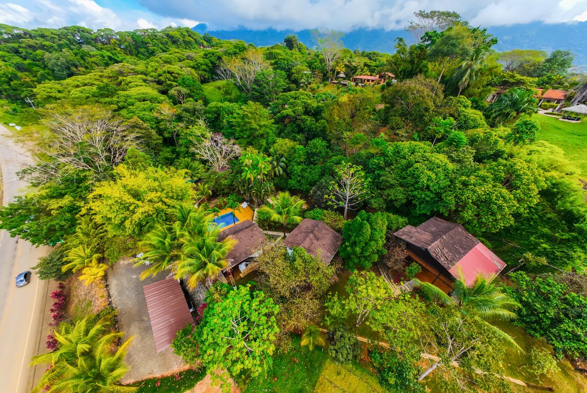 HOTEL PROPERTY WITH TEN BEDROOMS NEAR TO THE BEACH, IN OJOCHAL – 1.5 ACRES