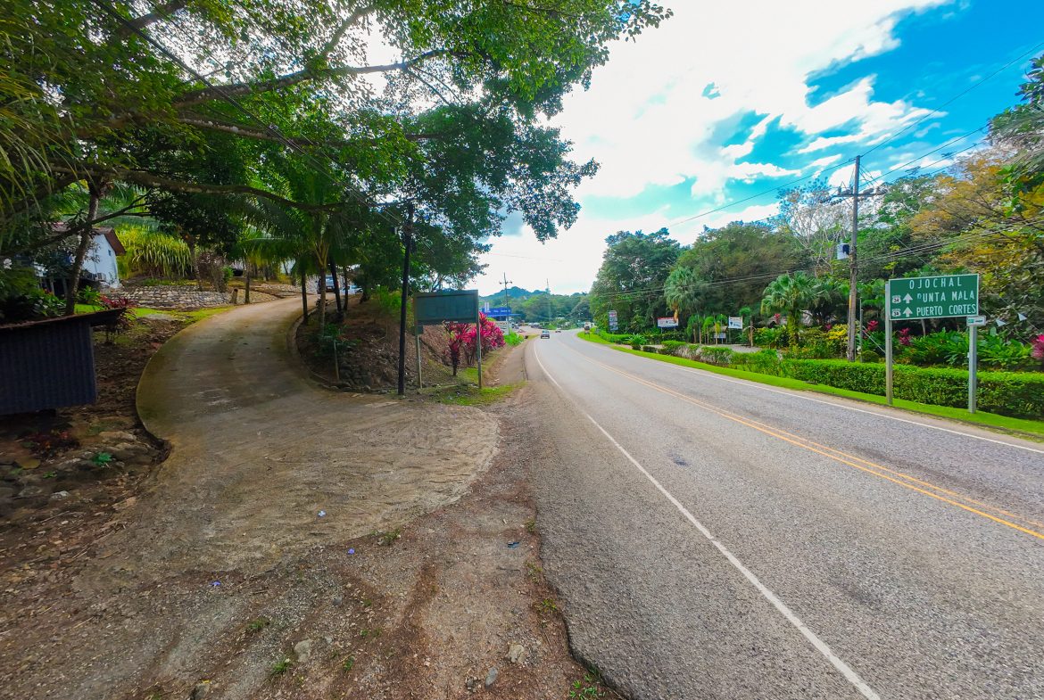 HOTEL PROPERTY WITH TEN BEDROOMS NEAR TO THE BEACH, IN OJOCHAL – 1.5 ACRES