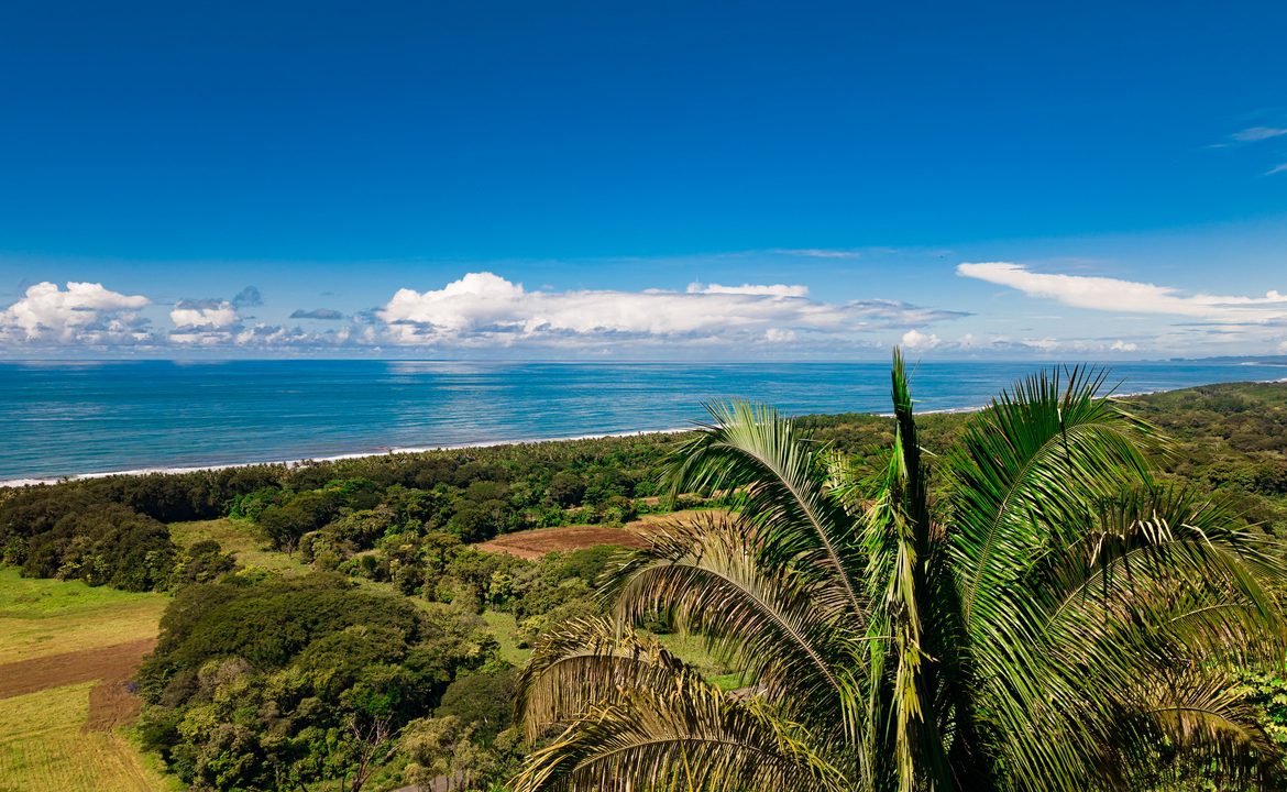 DEVELOPMENT PROPERTY WITH OCEAN VIEWS AND A PRIVATE CASCADE, IN GUAPIL – 12.7 ACRES