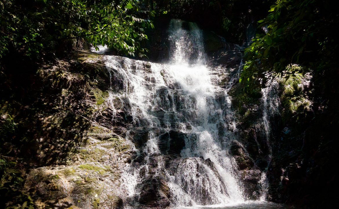 DEVELOPMENT PROPERTY WITH OCEAN VIEWS AND A PRIVATE CASCADE, IN GUAPIL – 12.7 ACRES