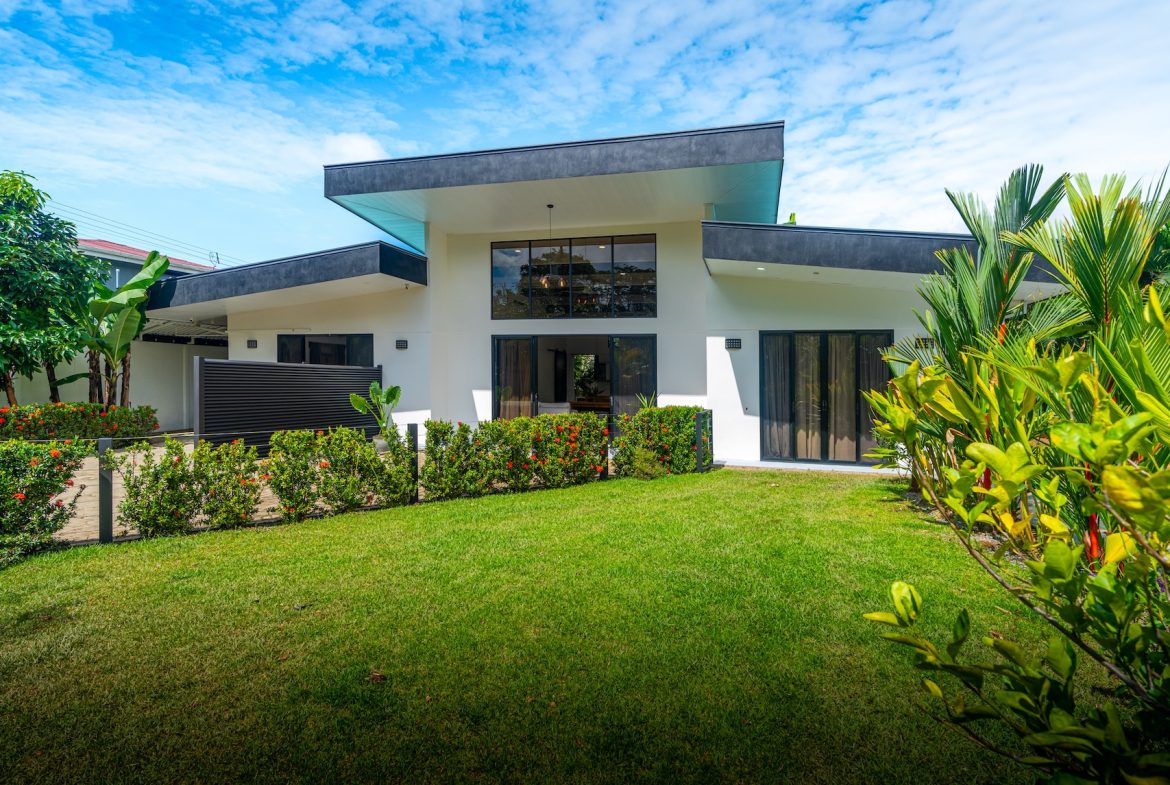 PROPERTY WITH  PUBLIC ROAD IN FRONT AND THREE BEDROOM, IN BAHIA BALLENA – 0.19 ACRES, Uvita, Costa Rica — photo 7