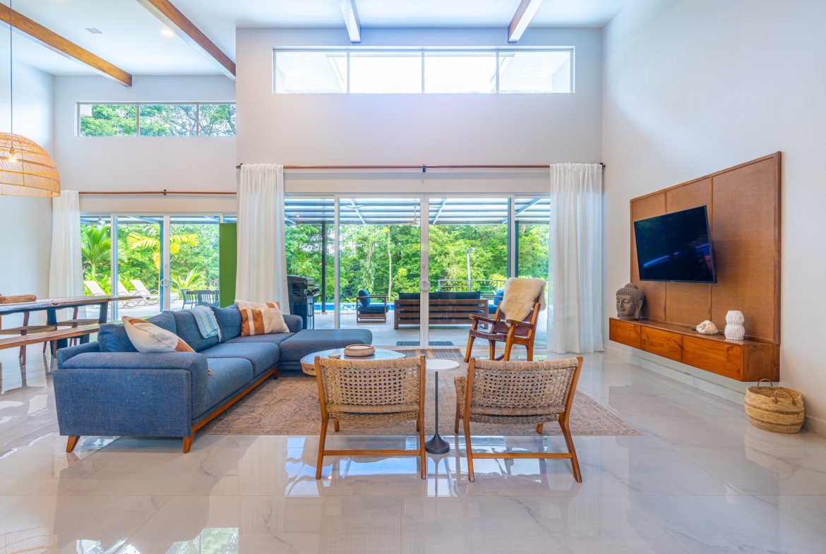 PROPERTY WITH THREE BEDROOM AND GARDEN, IN UVITA – 1.33 ACRES