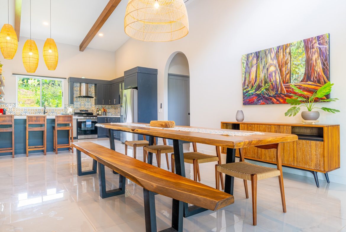 PROPERTY WITH THREE BEDROOM AND GARDEN, IN UVITA – 1.33 ACRES