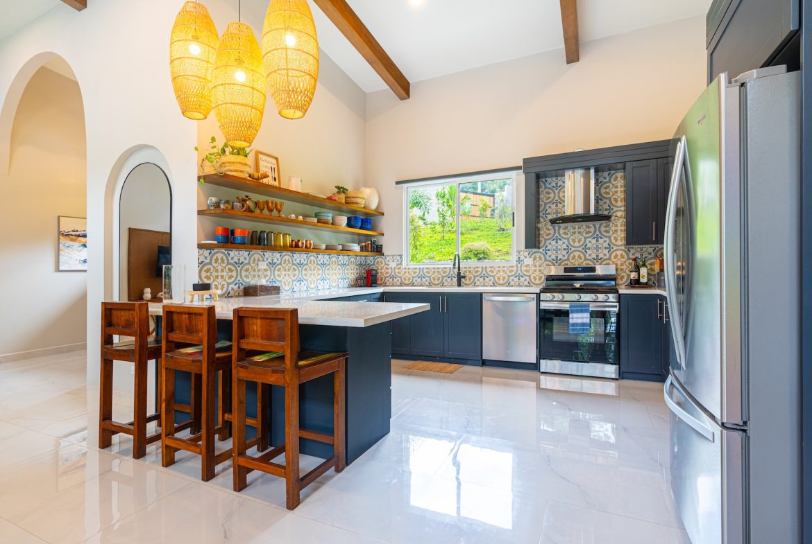 PROPERTY WITH THREE BEDROOM AND GARDEN, IN UVITA – 1.33 ACRES