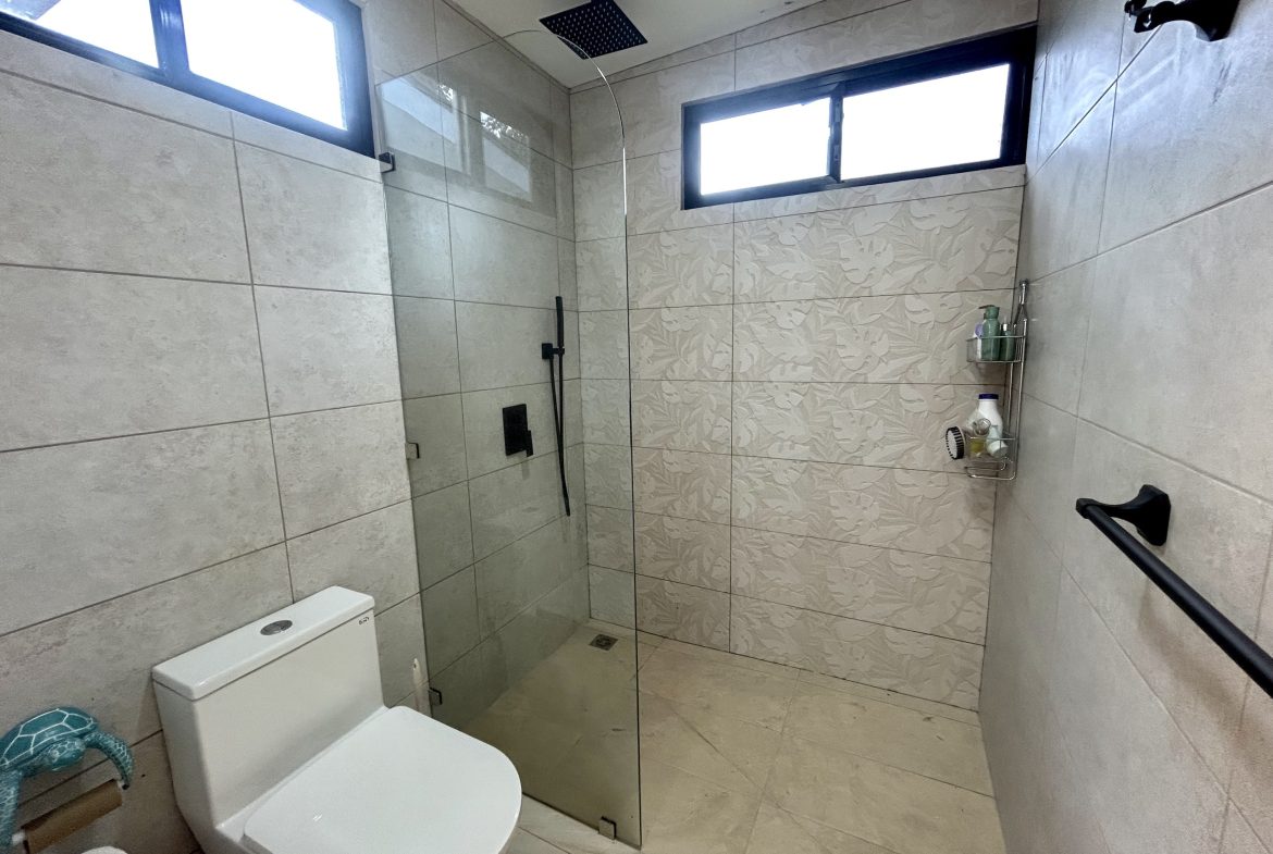 PROPERTY WITH THREE BEDROOM, IN LOS JARDINES DEL MORETE UVITA – 0.20 ACRES