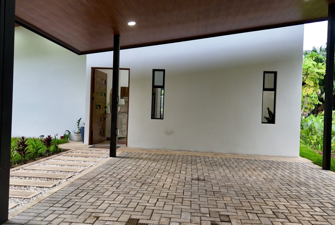 PROPERTY WITH THREE BEDROOM, IN LOS JARDINES DEL MORETE UVITA – 0.20 ACRES