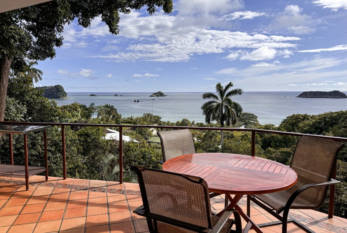 LUXURY PROPERTY WITH FOUR BEDROOMS AND OCEAN VIEWS – 0.26 ACRES