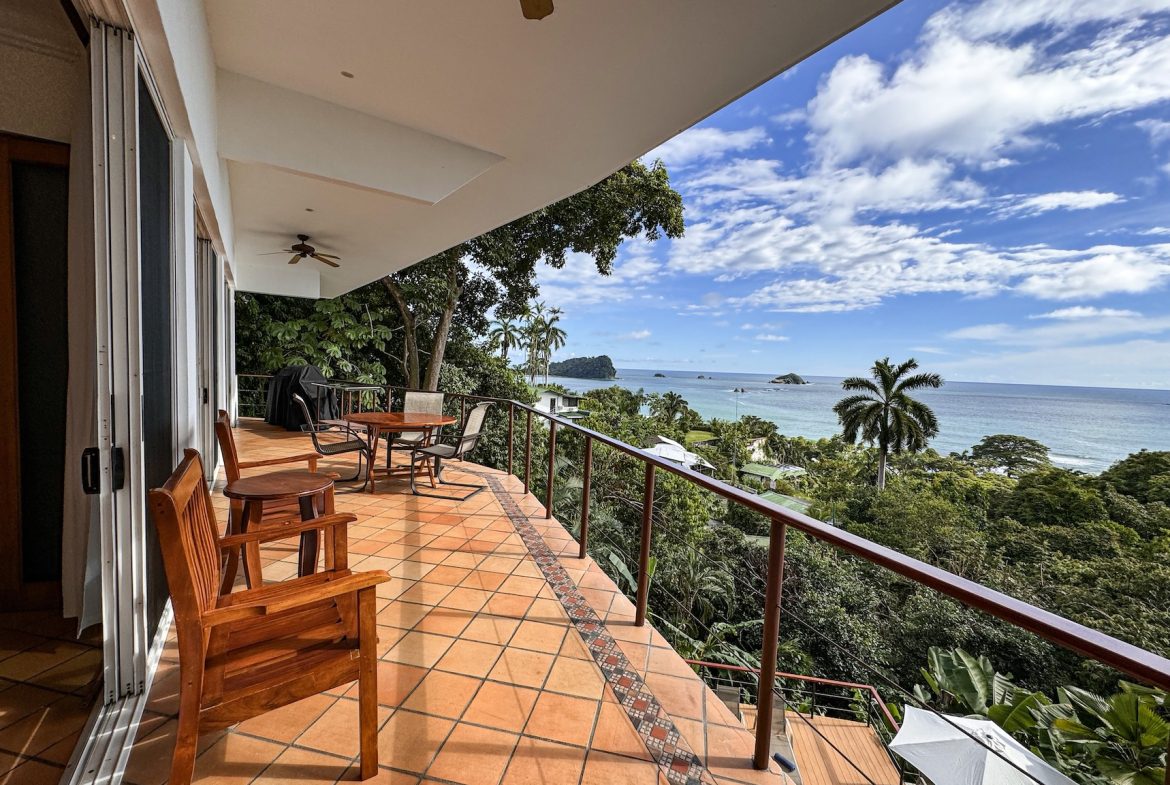 LUXURY PROPERTY WITH FOUR BEDROOMS AND OCEAN VIEWS – 0.26 ACRES
