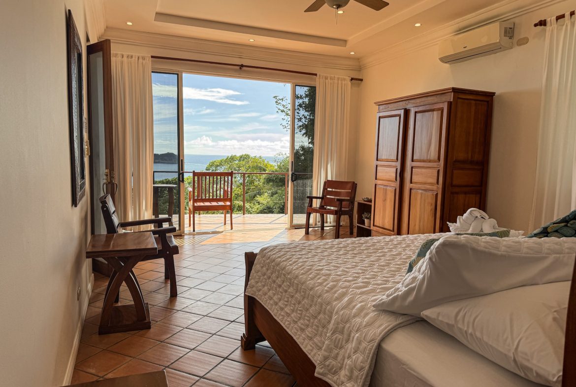 LUXURY PROPERTY WITH FOUR BEDROOMS AND OCEAN VIEWS – 0.26 ACRES