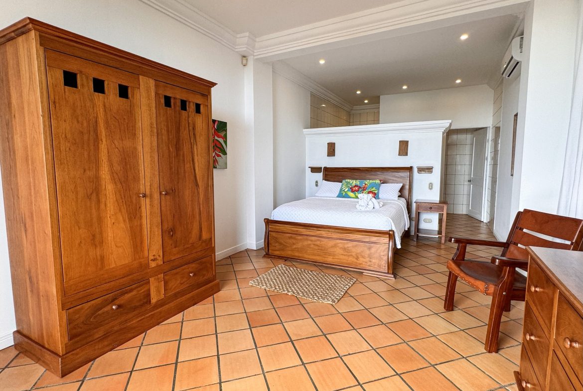 LUXURY PROPERTY WITH FOUR BEDROOMS AND OCEAN VIEWS – 0.26 ACRES