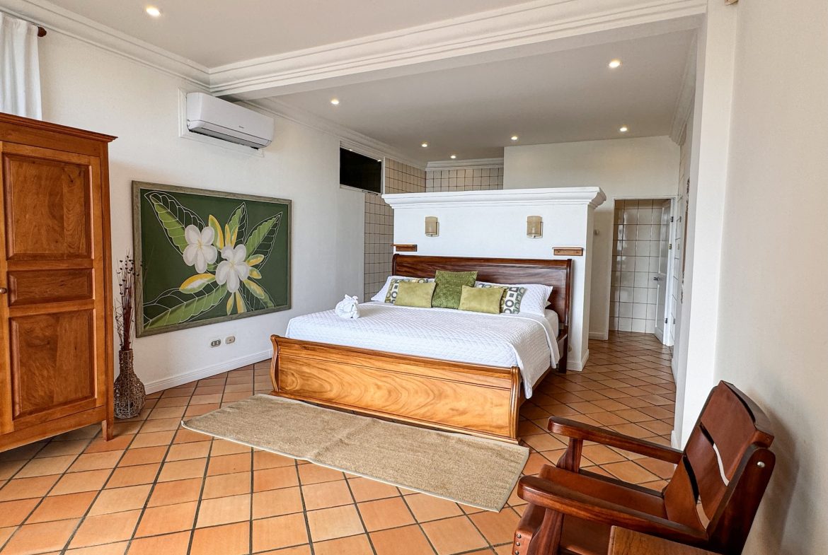 LUXURY PROPERTY WITH FOUR BEDROOMS AND OCEAN VIEWS – 0.26 ACRES