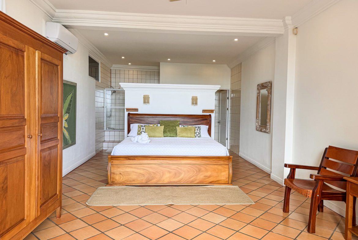 LUXURY PROPERTY WITH FOUR BEDROOMS AND OCEAN VIEWS – 0.26 ACRES