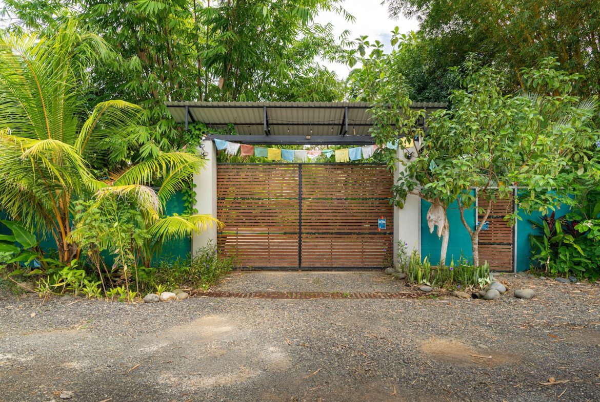 CASA MAYA PROPERTY WITH TWO BEDROOM A STEPS OF THE BEACH, IN BAHIA BALLENA – 0.30 ACRES, Uvita, Costa Rica — photo 2