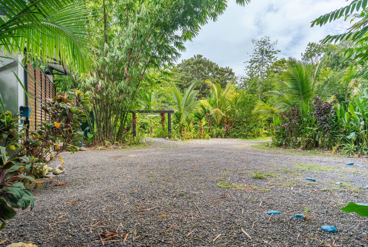 CASA MAYA PROPERTY WITH TWO BEDROOM A STEPS OF THE BEACH, IN BAHIA BALLENA – 0.30 ACRES, Uvita, Costa Rica — photo 3