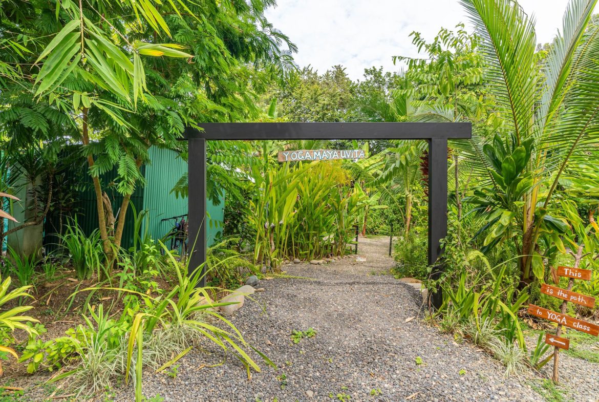 CASA MAYA PROPERTY WITH TWO BEDROOM A STEPS OF THE BEACH, IN BAHIA BALLENA – 0.30 ACRES, Uvita, Costa Rica — photo 4