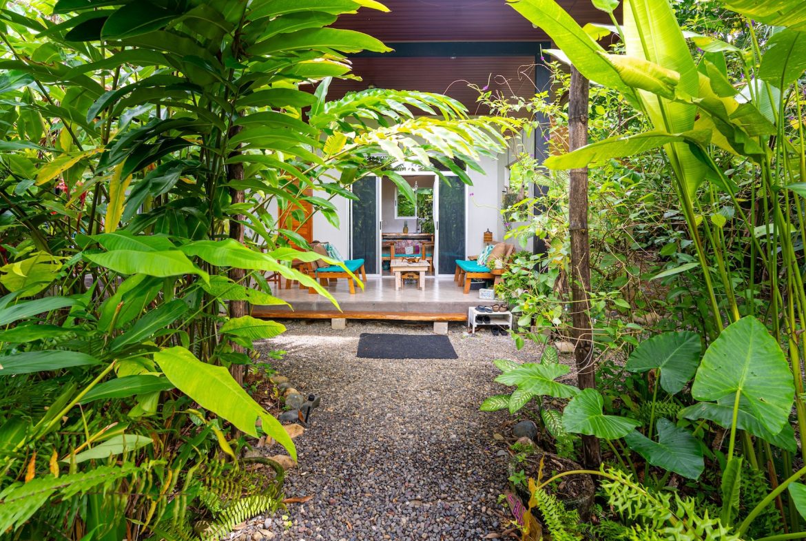 CASA MAYA PROPERTY WITH TWO BEDROOM A STEPS OF THE BEACH, IN BAHIA BALLENA – 0.30 ACRES, Uvita, Costa Rica — photo 6