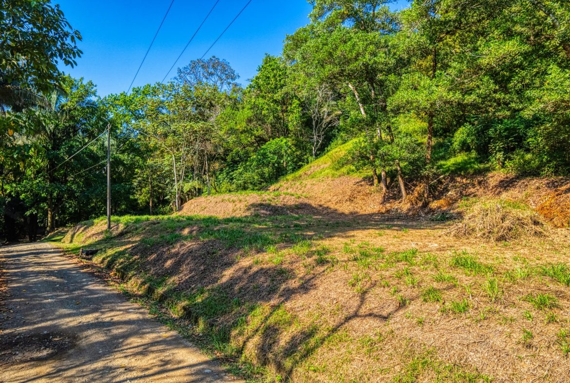 BUILDING PROPERTY A STEPS OF BAHIA CENTER, IN BAHIA BALLENA – 5.65 ACRES