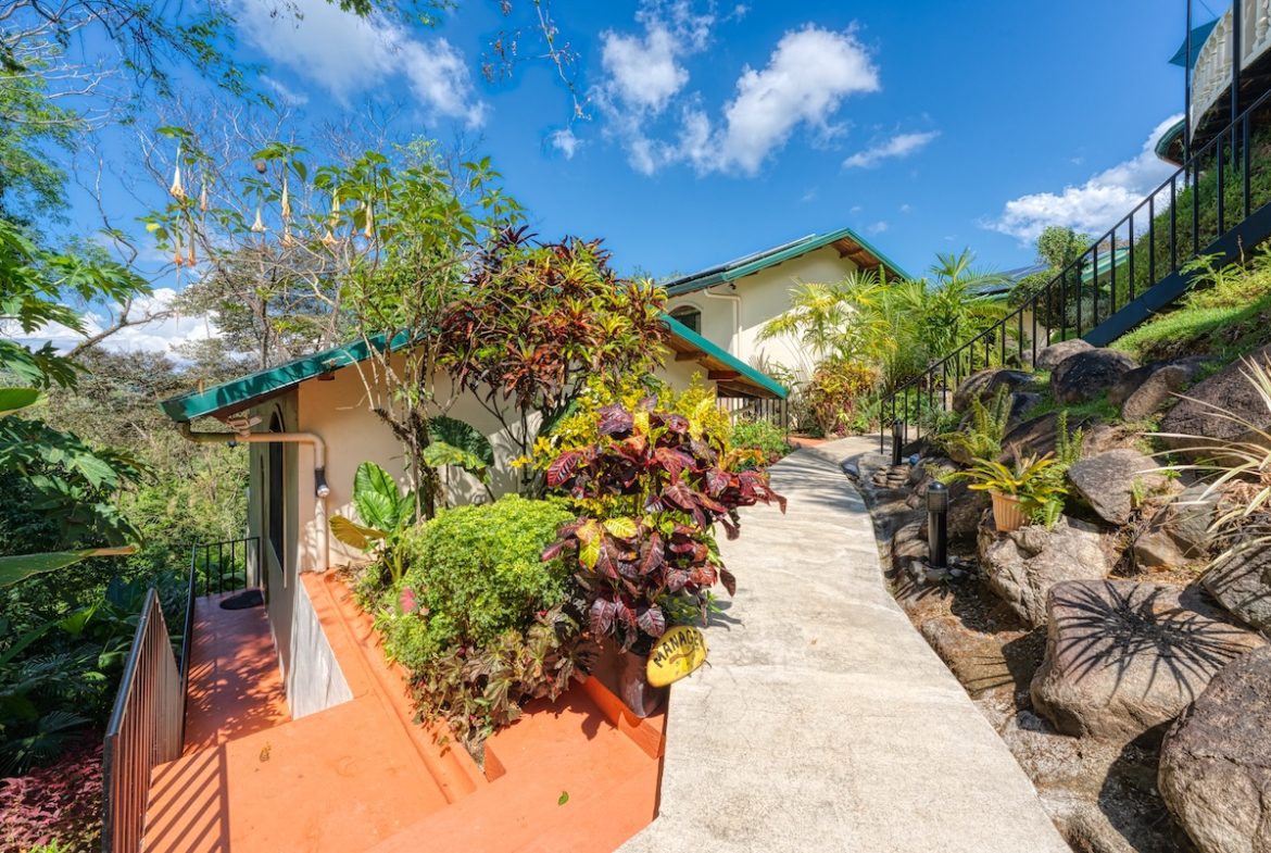HOTEL PROPERTY WITH EIGHT BEDROOMS IN THE MOUNTAINS, IN TRES RIOS – 5.03 ACRES