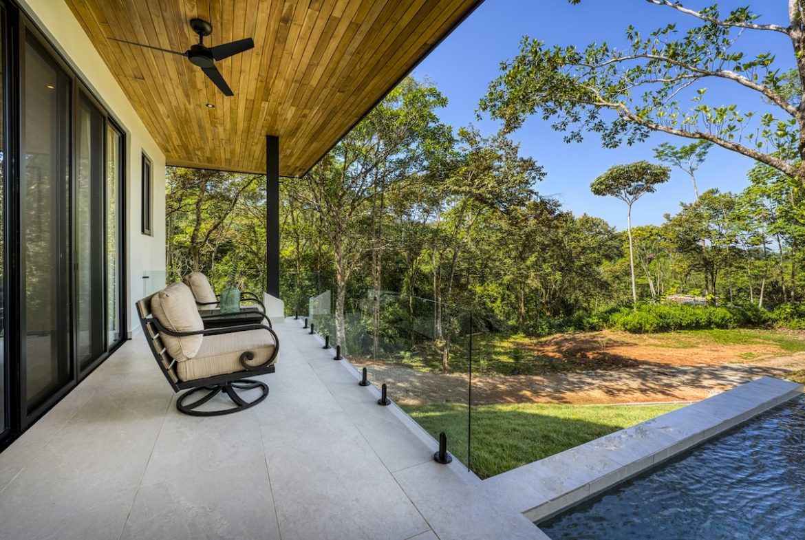 OCEAN VIEW LUXURY 3-BEDROOM HOME IN GATED COMMUNITY