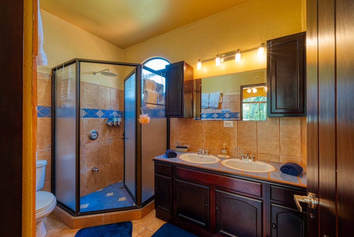 HOTEL PROPERTY WITH EIGHT BEDROOMS IN THE MOUNTAINS, IN TRES RIOS – 5.03 ACRES