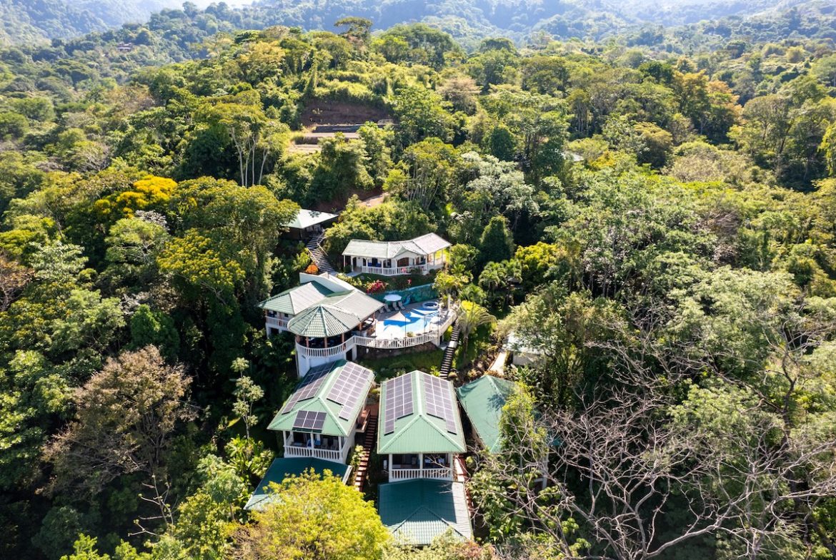 HOTEL PROPERTY WITH EIGHT BEDROOMS IN THE MOUNTAINS, IN TRES RIOS – 5.03 ACRES