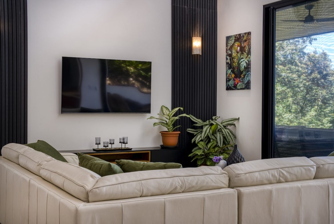 OCEAN VIEW LUXURY 3-BEDROOM HOME IN GATED COMMUNITY