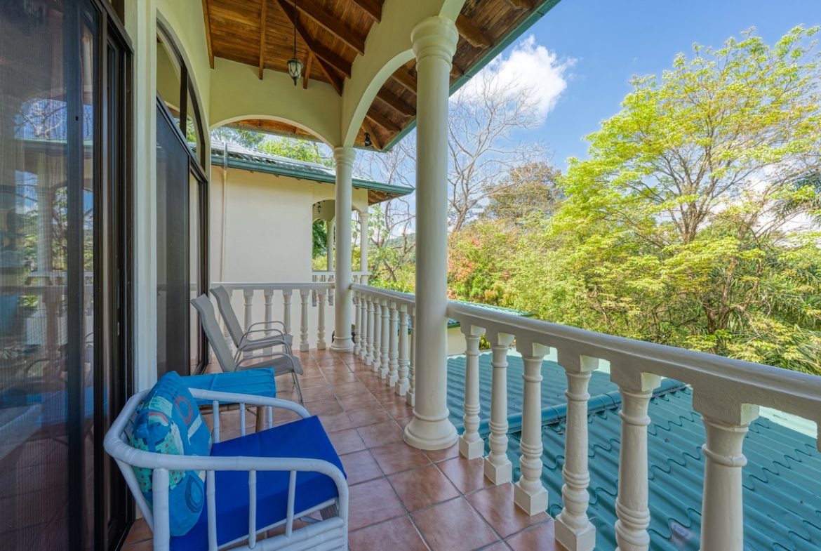 HOTEL PROPERTY WITH EIGHT BEDROOMS IN THE MOUNTAINS, IN TRES RIOS – 5.03 ACRES