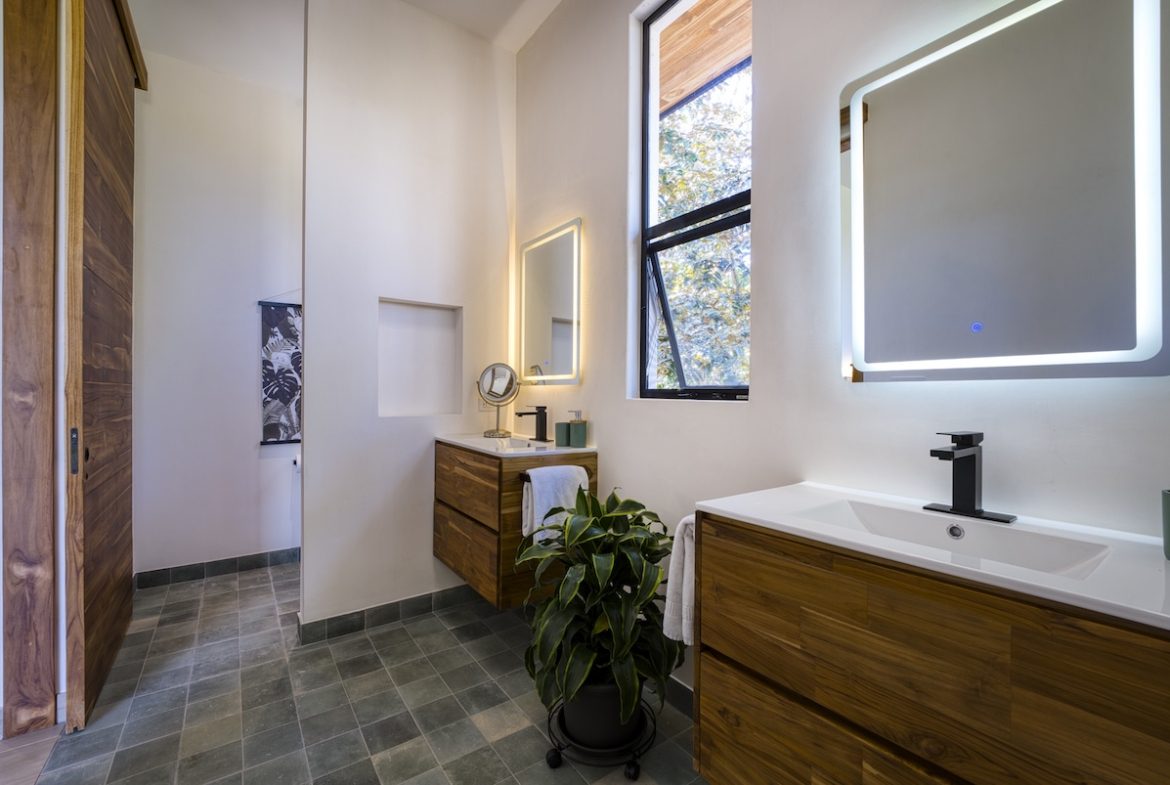 OCEAN VIEW LUXURY 3-BEDROOM HOME IN GATED COMMUNITY