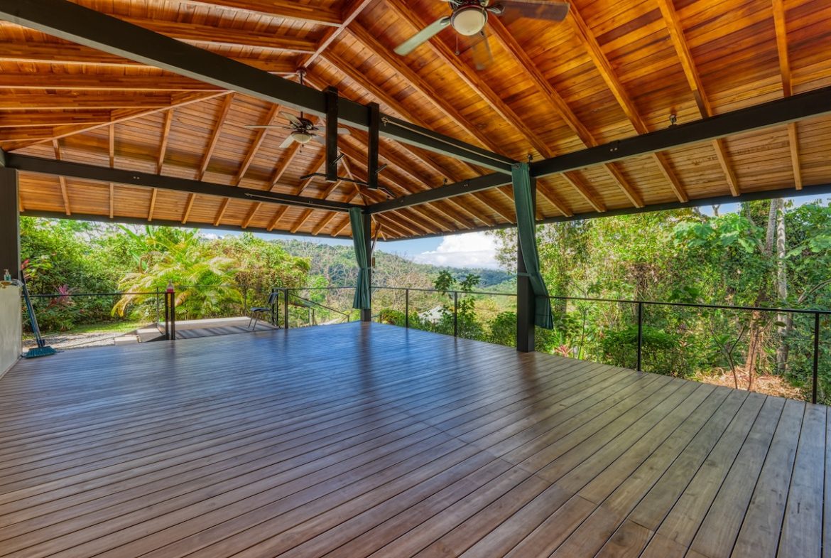 HOTEL PROPERTY WITH EIGHT BEDROOMS IN THE MOUNTAINS, IN TRES RIOS – 5.03 ACRES