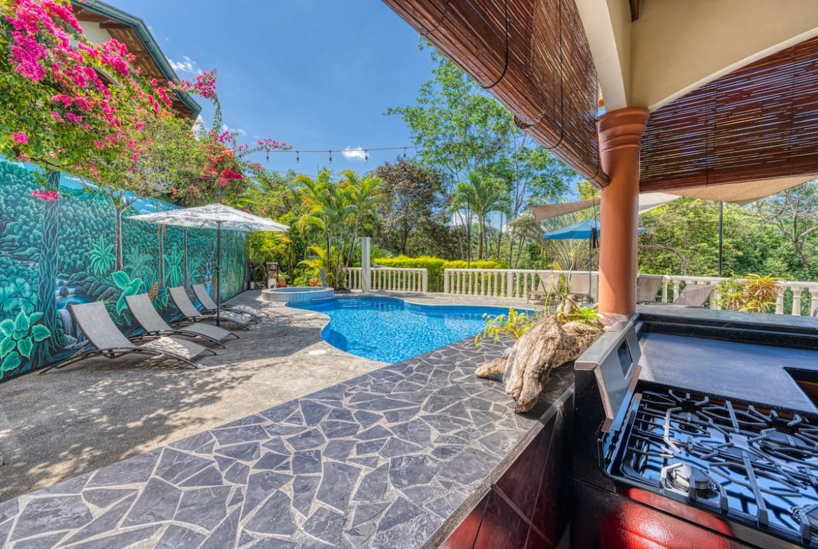 HOTEL PROPERTY WITH EIGHT BEDROOMS IN THE MOUNTAINS, IN TRES RIOS – 5.03 ACRES