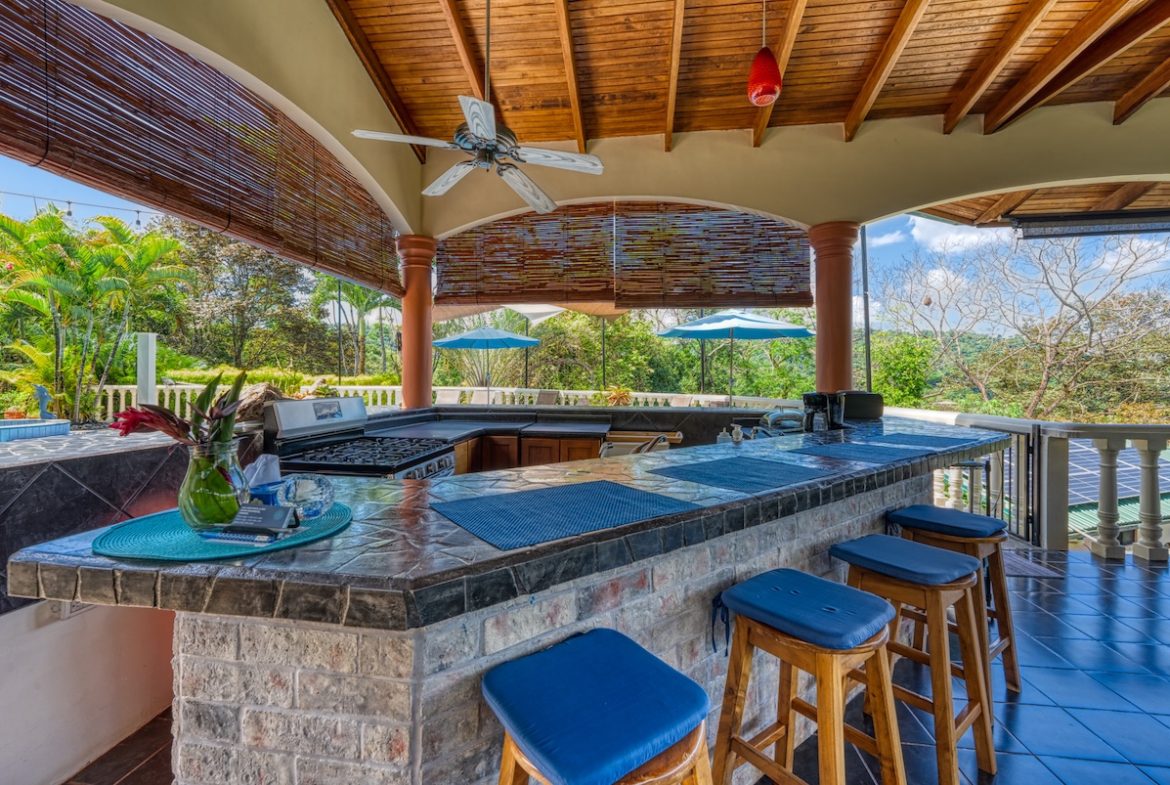 HOTEL PROPERTY WITH EIGHT BEDROOMS IN THE MOUNTAINS, IN TRES RIOS – 5.03 ACRES