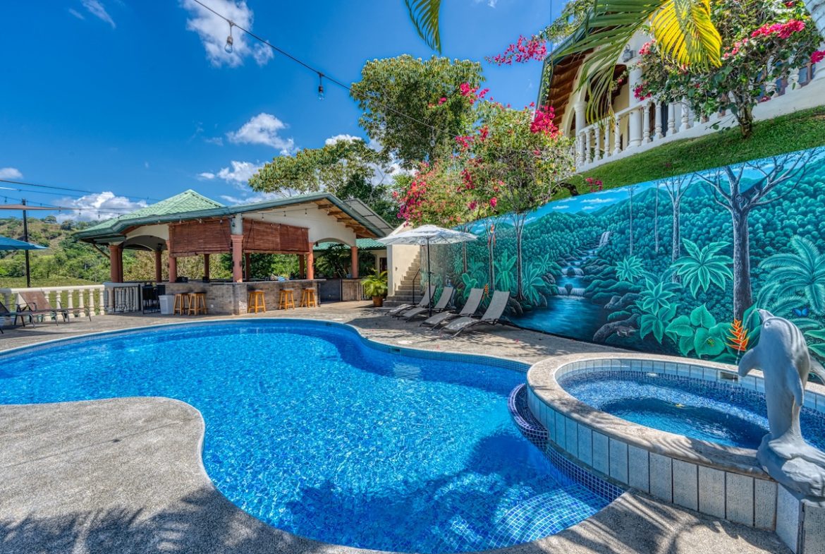 HOTEL PROPERTY WITH EIGHT BEDROOMS IN THE MOUNTAINS, IN TRES RIOS – 5.03 ACRES