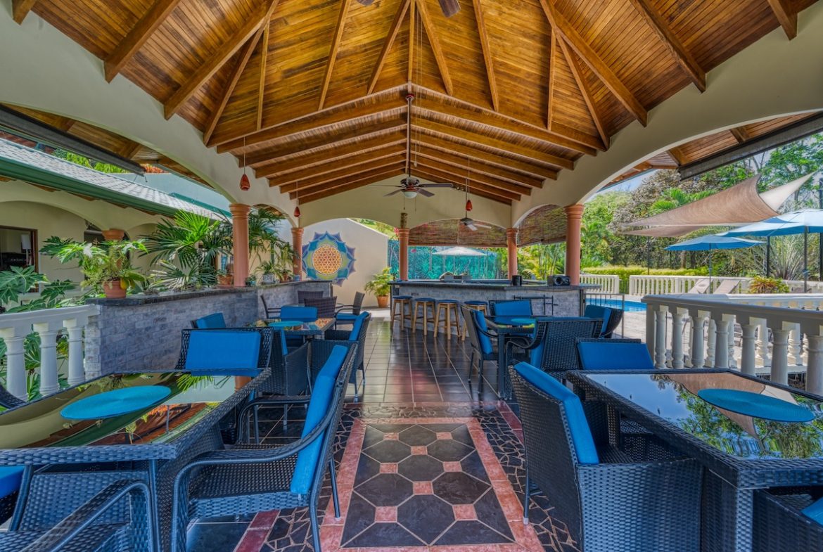HOTEL PROPERTY WITH EIGHT BEDROOMS IN THE MOUNTAINS, IN TRES RIOS – 5.03 ACRES