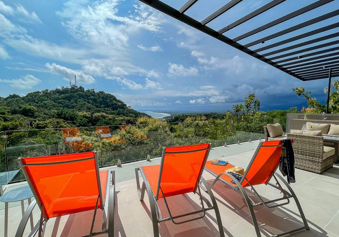 LUXURY PROPERTY WITH MOUNTAINS VIEWS, IN QUEPOS – 1.32 ACRES