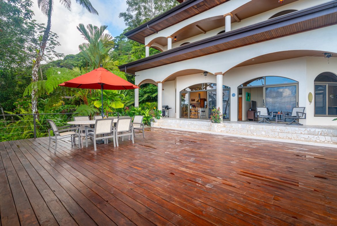 PROPERTY WITH AMAZING WHALE TAIL VIEW 3 BEDROOM HOME, IN UVITA – 1.58 ACRES