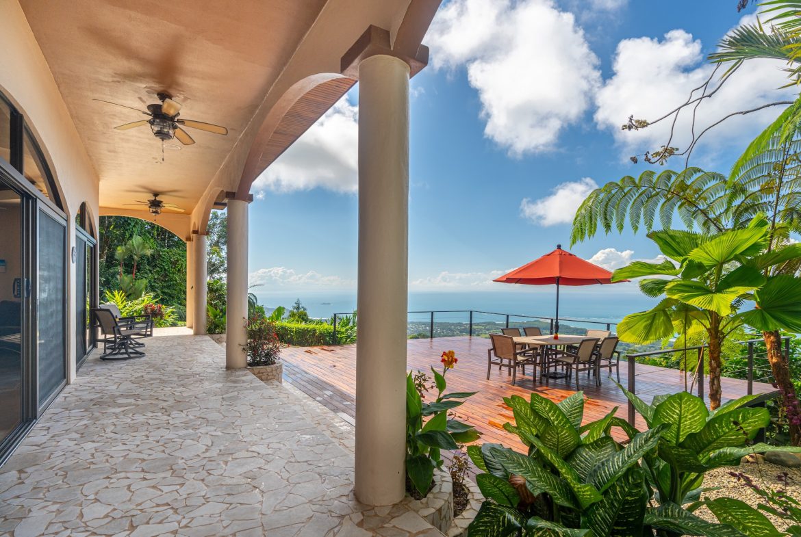 PROPERTY WITH AMAZING WHALE TAIL VIEW 3 BEDROOM HOME, IN UVITA – 1.58 ACRES