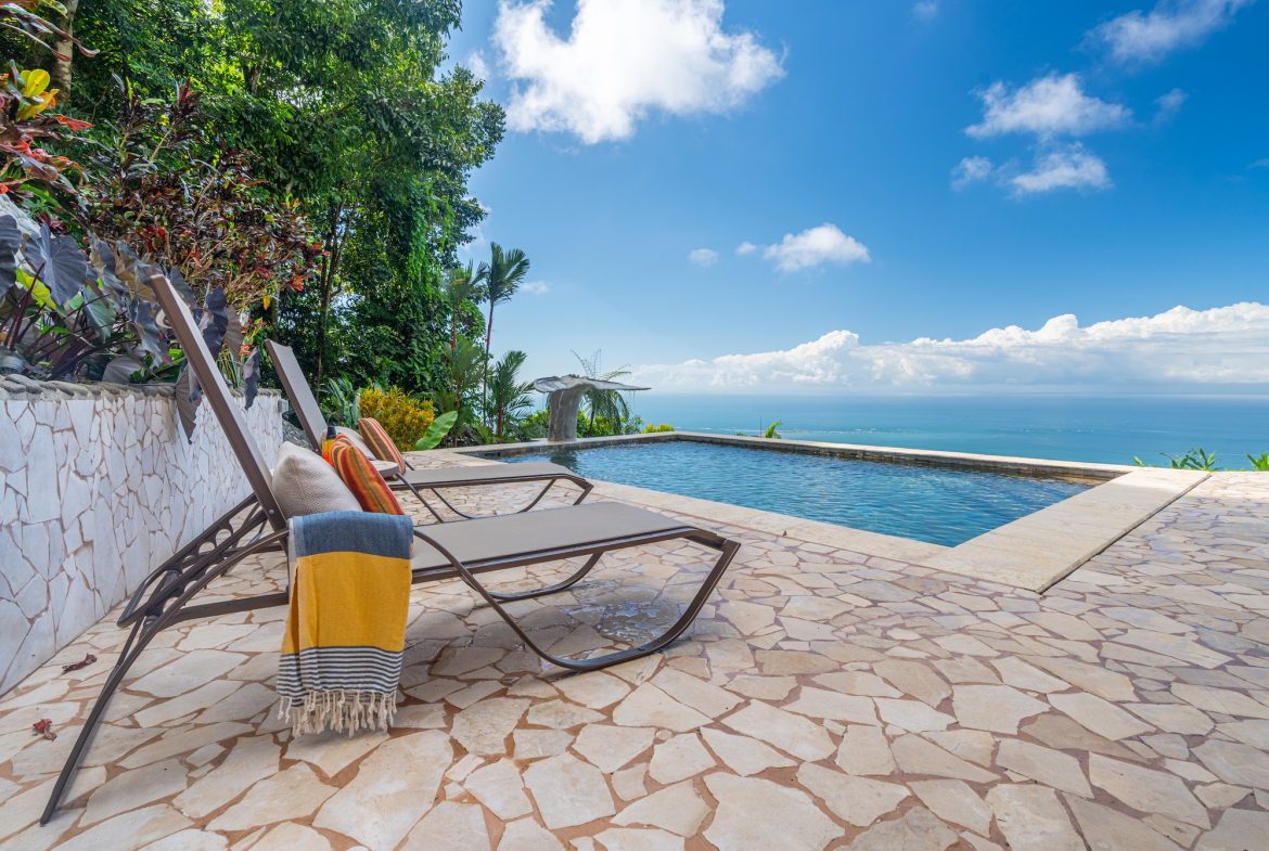 PROPERTY WITH AMAZING WHALE TAIL VIEW 3 BEDROOM HOME, IN UVITA – 1.58 ACRES