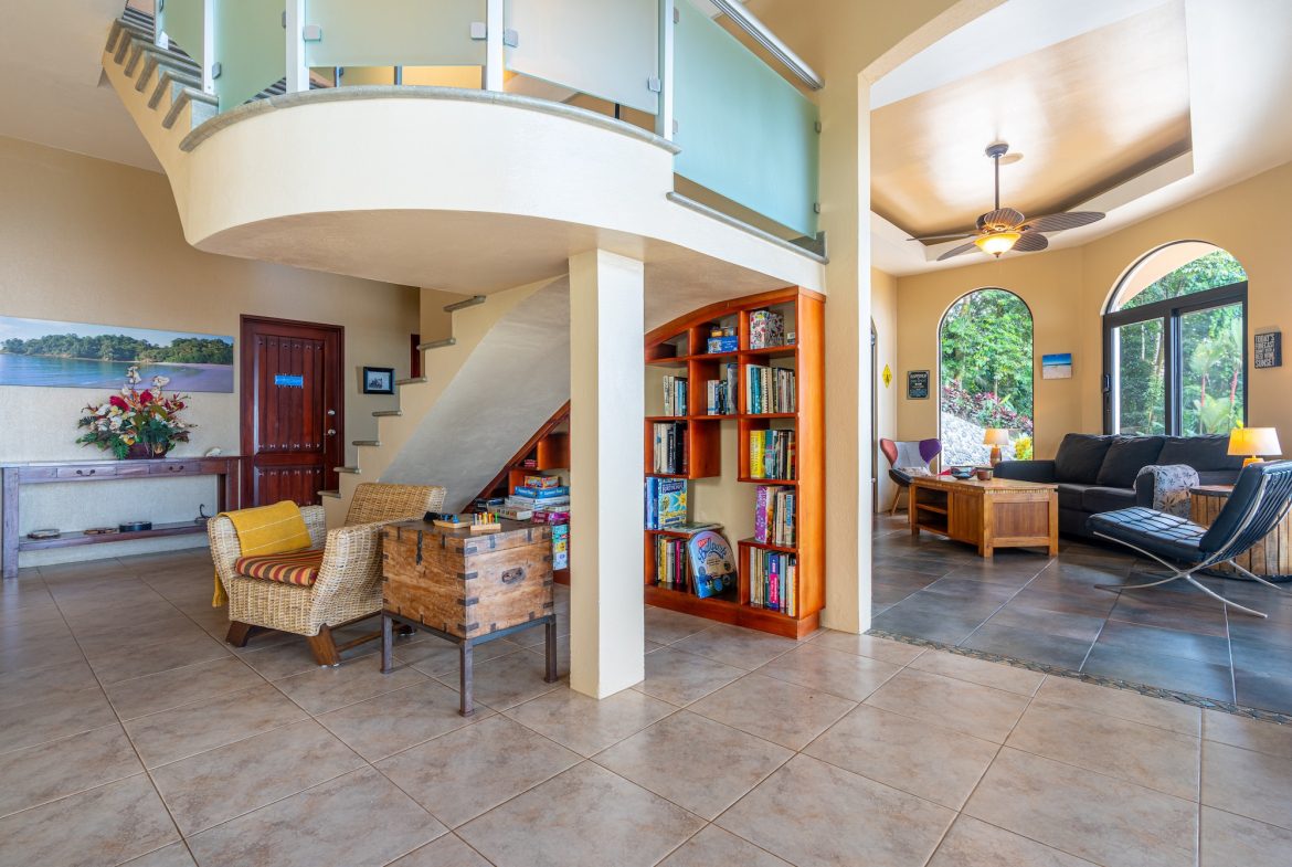 PROPERTY WITH AMAZING WHALE TAIL VIEW 3 BEDROOM HOME, IN UVITA – 1.58 ACRES
