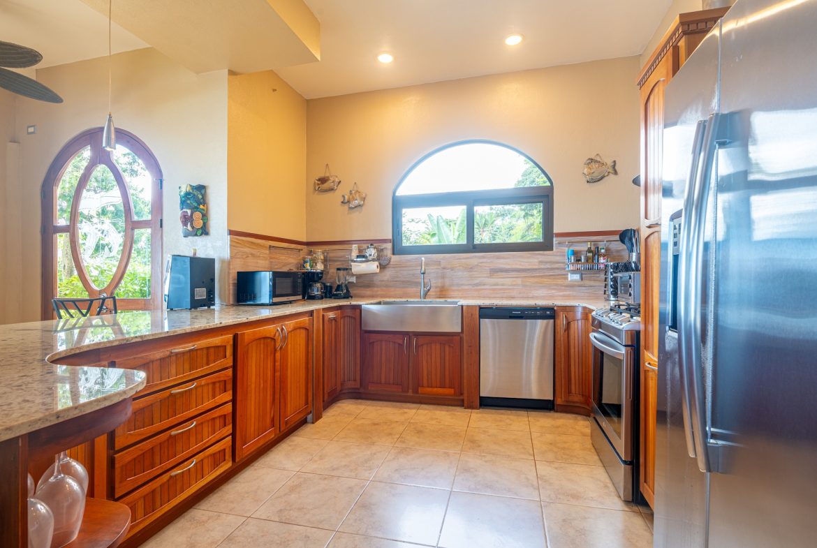 PROPERTY WITH AMAZING WHALE TAIL VIEW 3 BEDROOM HOME, IN UVITA – 1.58 ACRES
