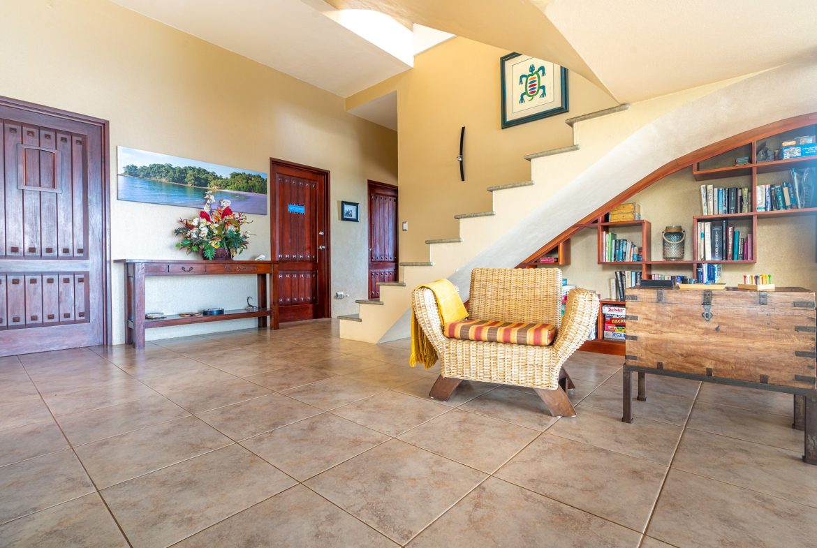 PROPERTY WITH AMAZING WHALE TAIL VIEW 3 BEDROOM HOME, IN UVITA – 1.58 ACRES