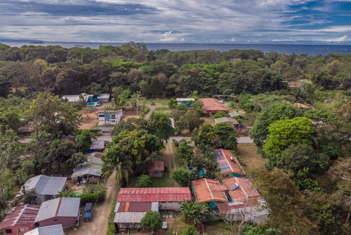 SUCCESSFUL BOUTIQUE HOTEL WITH OWNER’S HOME BY THE BEACH IN UVITA