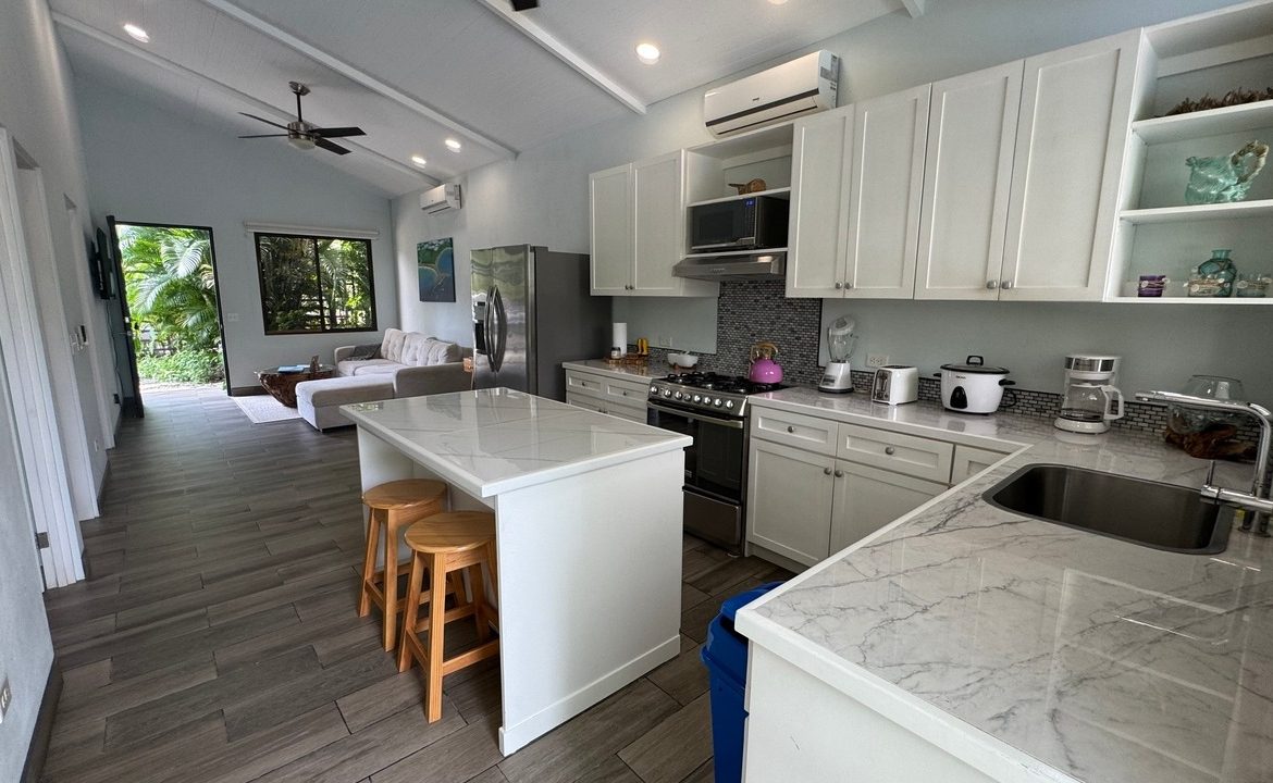 PROPERTY WITH TWO BEDROOM AND PUBLIC ROAD IN FRONT, IN BAHIA BALLENA – 0.06 ACRES, Uvita, Costa Rica — photo 6
