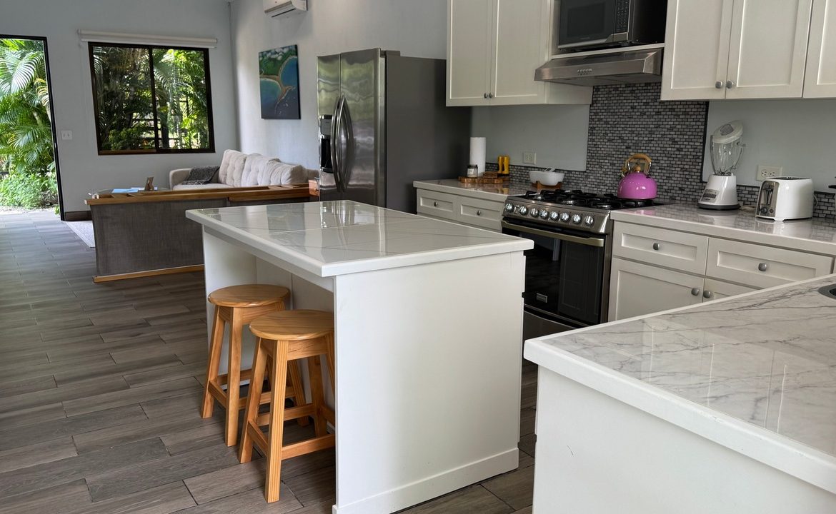 PROPERTY WITH TWO BEDROOM AND PUBLIC ROAD IN FRONT, IN BAHIA BALLENA – 0.06 ACRES, Uvita, Costa Rica — photo 8