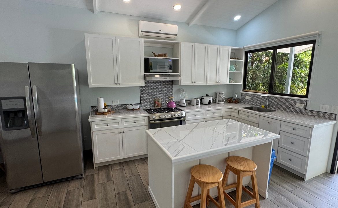 PROPERTY WITH TWO BEDROOM AND PUBLIC ROAD IN FRONT, IN BAHIA BALLENA – 0.06 ACRES, Uvita, Costa Rica — photo 5