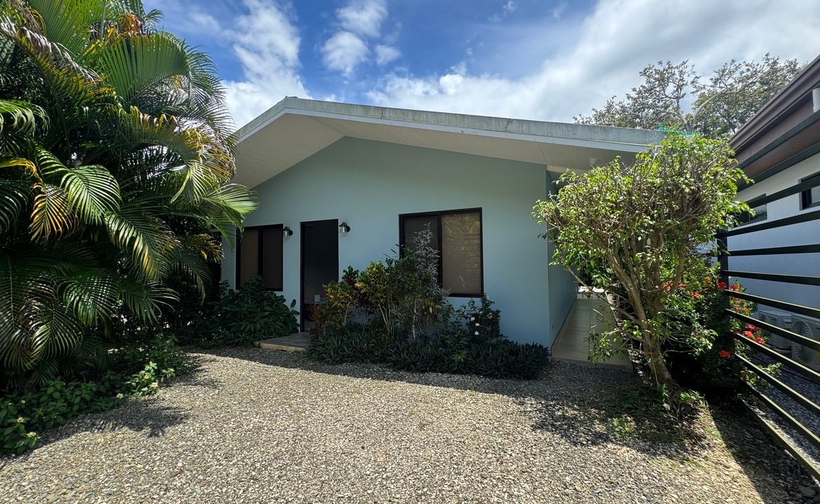 PROPERTY WITH TWO BEDROOM AND PUBLIC ROAD IN FRONT, IN BAHIA BALLENA – 0.06 ACRES, Uvita, Costa Rica — photo 1