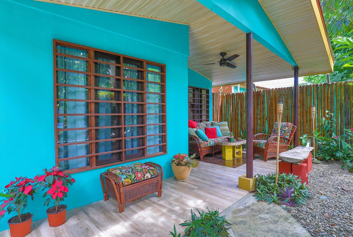 SUCCESSFUL BOUTIQUE HOTEL WITH OWNER’S HOME BY THE BEACH IN UVITA