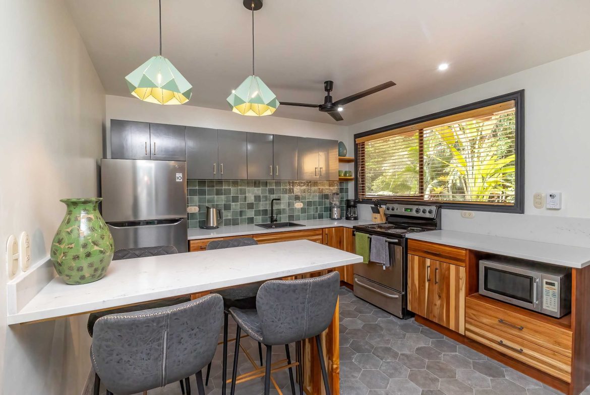 MONO TITI CONDOMINIUMS #7 | TWO BEDROOMS WITH JUNGLE VIEW, IN MANUEL ANTONIO – 0.012 ACRES
