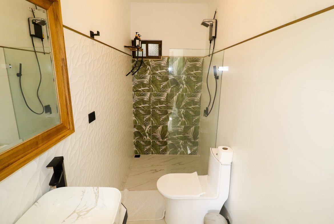 PROPERTY WITH PUBLIC ROAD IN FRONT WITH THREE BEDROOMS AND, IN UVITA – 0.05 ACRES