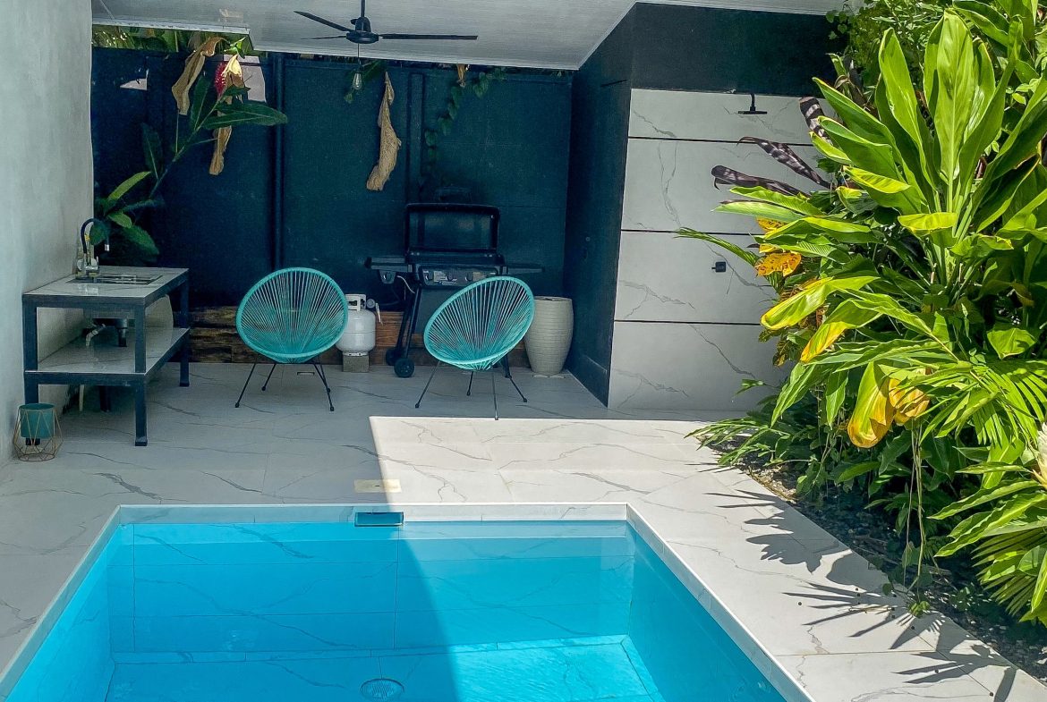 PROPERTY WITH PUBLIC ROAD IN FRONT WITH THREE BEDROOMS AND, IN UVITA – 0.05 ACRES